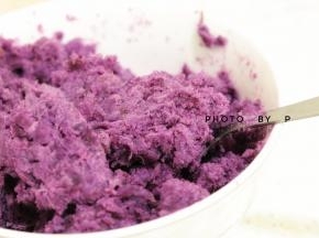 拌好的紫薯泥很香很香哟。