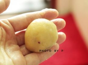 像包包子一样包好，并用手整成方形。