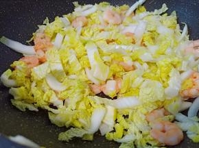 下娃娃菜丝翻炒均匀