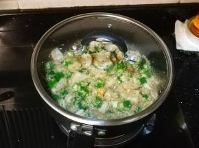 盖上盖子焖3分钟即可