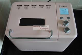 盖上面包机盖，启动馒头键，大约揉面20分钟即可