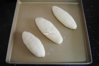 放入干净的金盘内盖上保鲜膜发酵