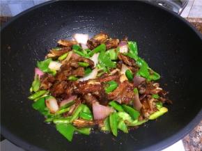 翻炒均匀即可出锅啦！