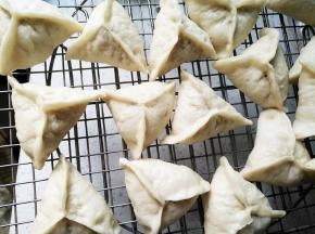 关火后，焖2分钟再开盖，取出