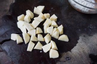 芋头去皮洗净后切小块