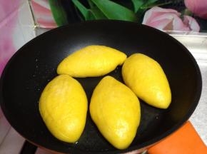 还可以这样吃：不粘锅烧热加入适量油，放入玉米馍