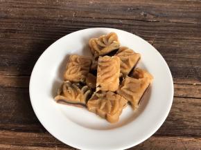 把绿豆糕每块分成两块