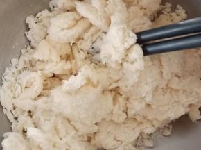 所有材料混合搅拌成棉絮状