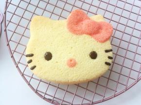 再沿着两侧装饰上hello kitty的胡须