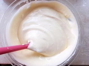 最后再用刮刀将底下的面糊翻拌均匀