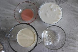 接下来制作椰汁奶油层，称量好食材。