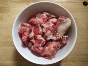 肋排切成小块状