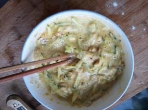 加入盐拌匀