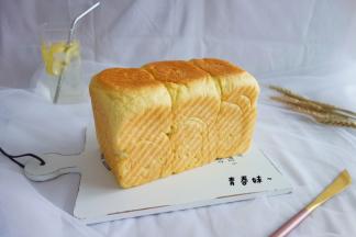 放入预热好的烤箱，180度，上下火，中下层40分钟