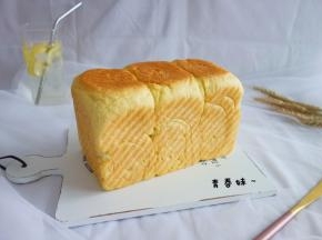 放入预热好的烤箱，180度，上下火，中下层40分钟