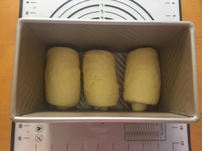 放入模具中