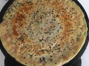 煎制表面金黄色即可。（电饼铛是两面同时加热的哦！）