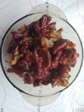 把红枣核去除。