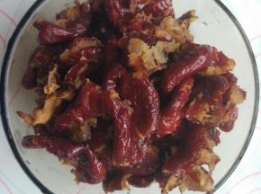 把红枣核去除。