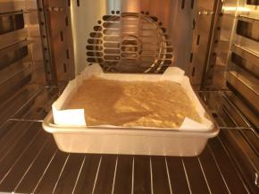 烤箱提前预热，风炉140度中层40分钟，平炉160度中层40分钟。