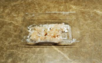 剁碎用蚝油、蒜盐、黑椒碎腌半小时（我加入了少许杏鲍菇碎）
