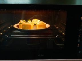 放入烤箱里按蒸汽功能，100度10分钟