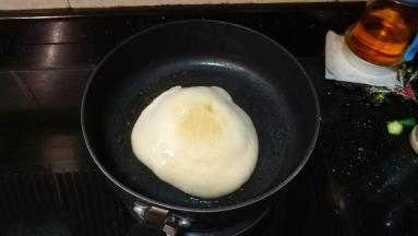 微黄后翻面慢煎另一面