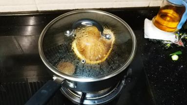 盖上盖子焖五分钟