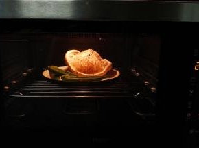 放入烤箱200度中层20分钟即可