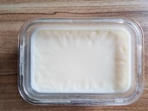 凉透了，猪油就可以放着备用了。