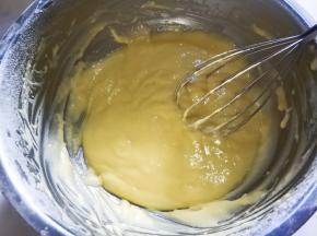 用打蛋器搅匀面糊，无颗粒就行。