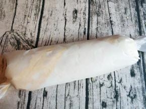 卷好拧住两端，放冰箱冷藏半小时以上。