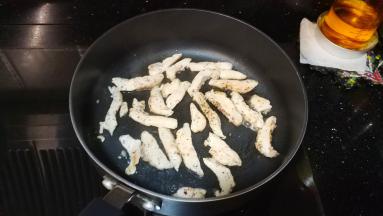 鸡胸肉切条煎熟