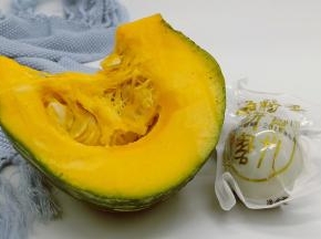 南瓜准备300克、研磨食光海鸭蛋3个。