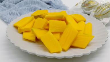 南瓜切成片状。