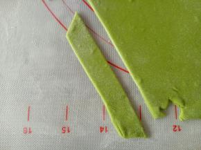 根据叶子的大小切宽条