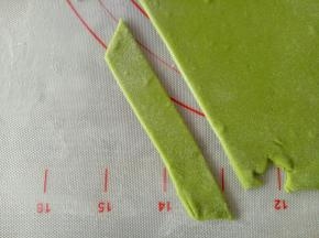 根据叶子的大小切宽条