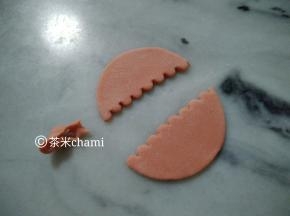 中间的面团，拆开，就是两个了