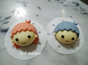再搓上眼睛和嘴巴。
夏天室温发酵40分钟，
冬天烤箱30度发酵40分钟。