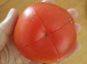 番茄顶部划个十字
