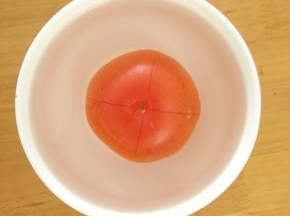 然后加入热水泡几分钟。