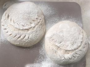 用锋利的刀片割出自己喜欢的图案