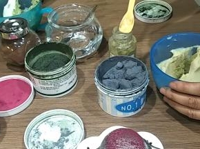 蓝绿色调色:绿茶粉加入豆沙
