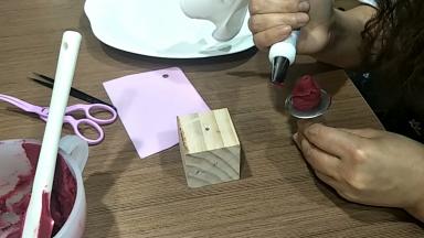 插入花柱，转出一个花芯