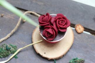 一个多肉玫瑰就完成了，组装的时候可以大的小的堆一起，做出爆盆的感觉