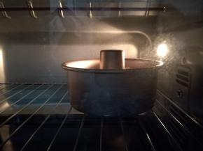 烤箱170度预热十分钟，再把模具放入烤箱，150度烘烤20分钟左右即可。