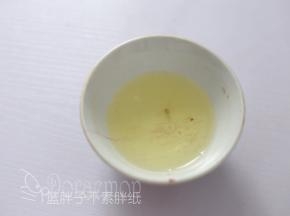 分离一个蛋清出来。