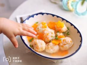 一直煮到鱼丸浮在水面上，再煮2分钟即可出锅。