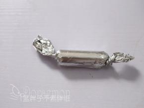 两头拧紧，做成糖果的形状。