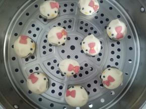 全部做好后室温发酵20分钟左右（轻按慢慢回弹就可以了），开水上锅蒸10分钟后关火闷5分钟